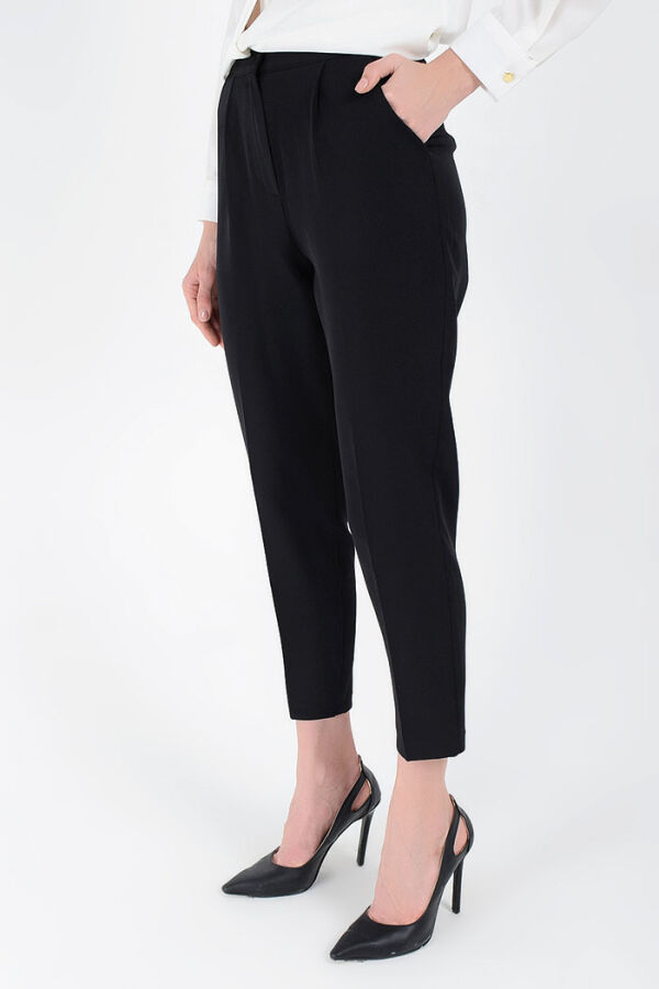 0201 Carrot Length Trousers Black - 5