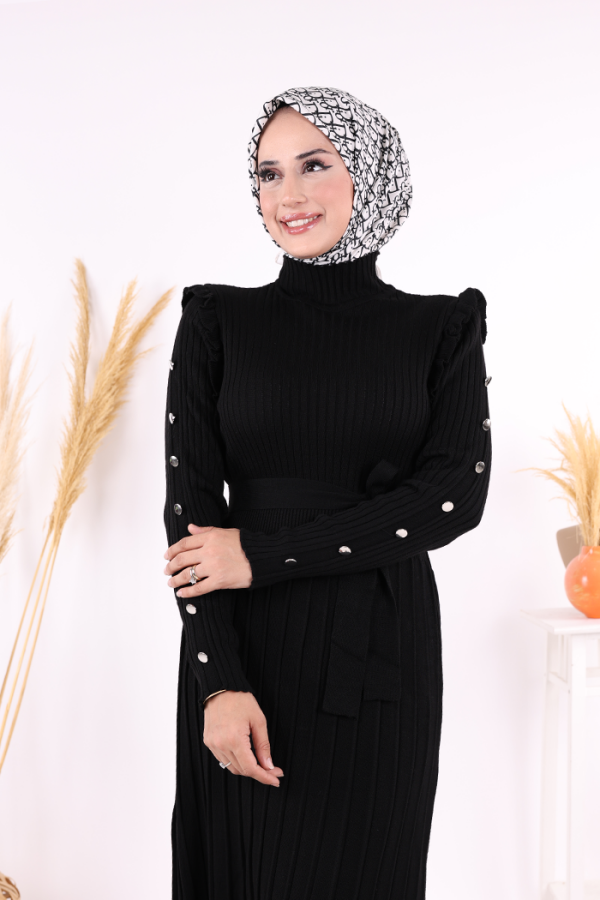 Kolları Metal Zımba Detay Omuz Kısımları Fırfırlı Yarım Boğaz Kendinden Şerit Görünümlü Triko Elbise 22204 Siyah - 4