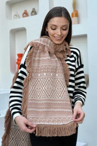 Uç Kısımları Püsküllü Etnik Desenli Triko Şal 22233 Taba - Bym Fashion