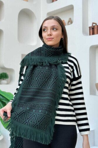 Uç Kısımları Püsküllü Etnik Desenli Triko Şal 22233 Zümrüt - Bym Fashion