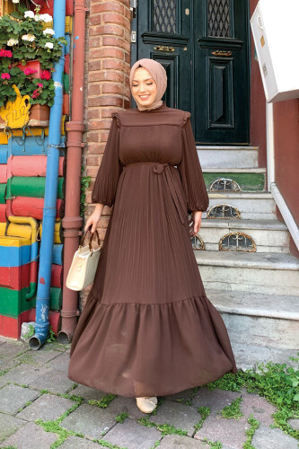 Piliseli Fırfır Görünümlü Bel Kuşaklı Şifon Elbise 3628 Kahverengi - 6