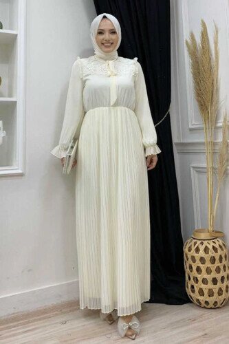 Piliseli Omuz Kısmı Dantel Görünümlü Yaka Detay Elbise 3726 Ekru - Bym Fashion