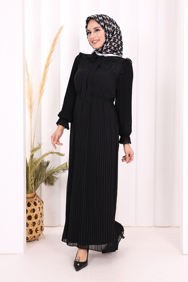 Piliseli Omuz Kısmı Dantel Görünümlü Yaka Detay Elbise 3726 Siyah - 3