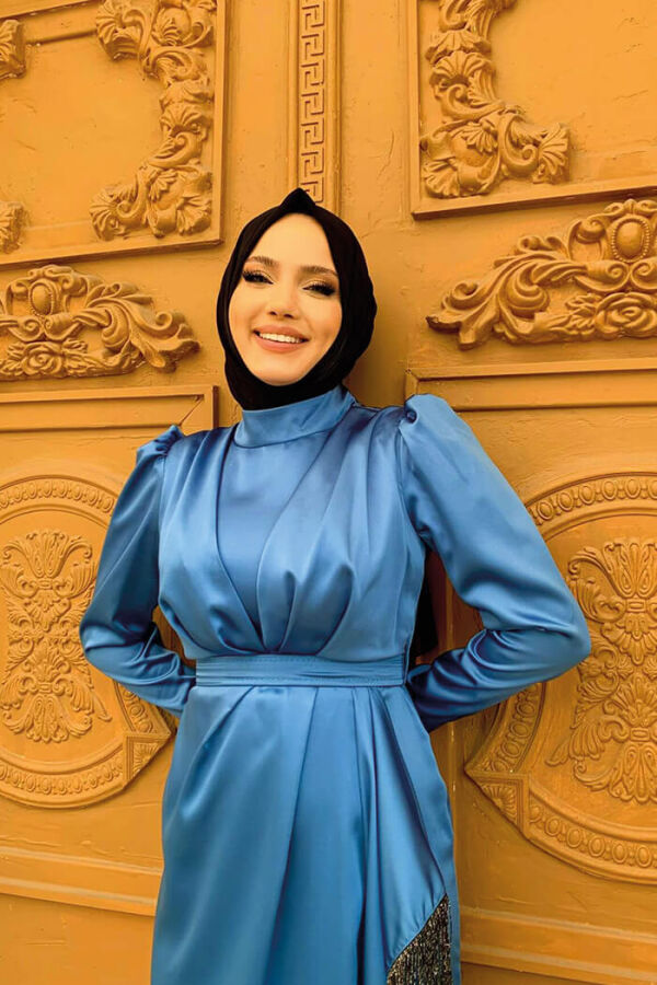 فستان سهرة من الساتان بتفاصيل مزينة بحزام مزين بشراشيب 3763 لون نيلي - 8