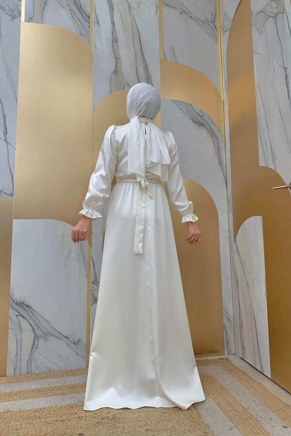 Abendkleid aus schlichtem Satin mit Taillenschärpendetail 3791 Ecru - 6