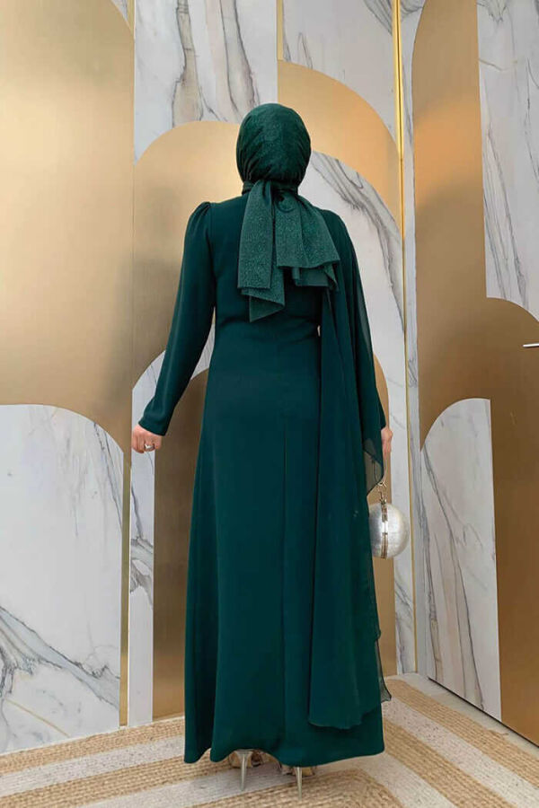 Einärmeliges Chiffon-Abendkleid mit Cape-Schulter und Stickerei-Detail 3796 Smaragd - 3