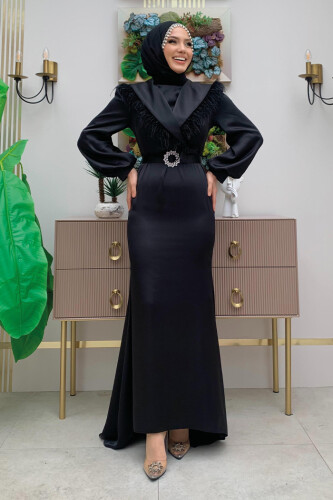 Tüylü Kuyruklu Kemer Aksesuarlı Saten Abiye Elbise 3869 Siyah - Bym Fashion