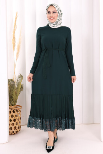 Etek Ucu Piliseli Dantel Görünümlü Kuşaklı Elbise 3890 Zümrüt