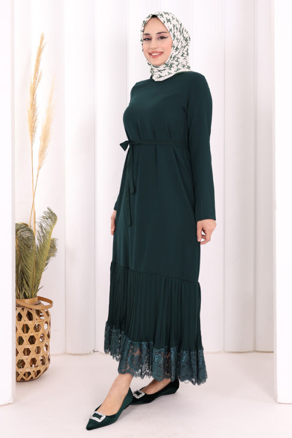 Etek Ucu Piliseli Dantel Görünümlü Kuşaklı Elbise 3890 Zümrüt - 3