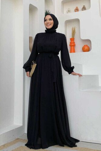 Yarım Boğaz Detaylı Ön Kısım Kat Kat Görünümlü Astarlı Şifon Abiye Elbise 4976 Siyah 