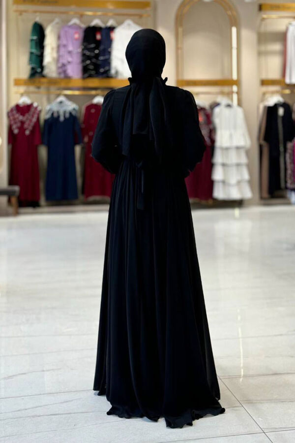 Halbhalsausschnitt, detaillierte Vorderseite, mehrlagiges, gefüttertes Chiffon-Abendkleid 4976 Schwarz - 2