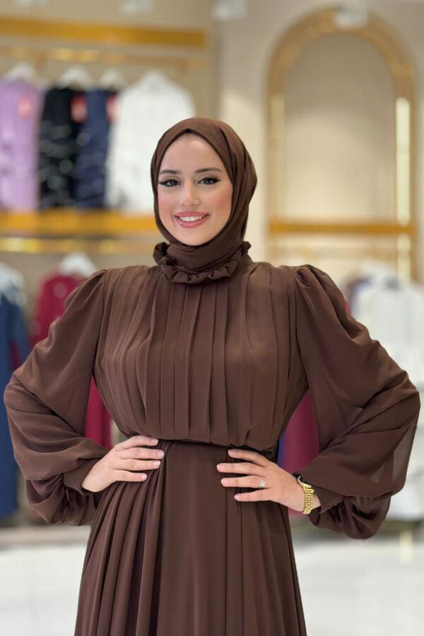 فستان سهرة شيفون مبطن بطبقات أمامية بطول نصف رقبة 4976 بني - 4