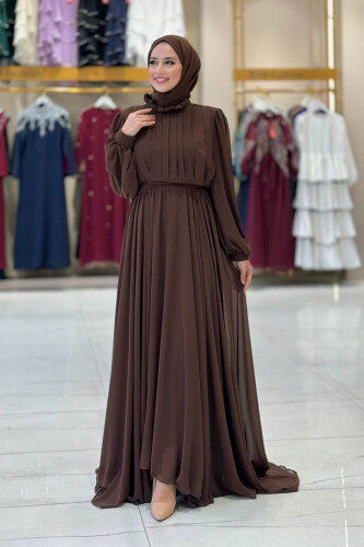 Halbhalsausschnitt, detaillierte Vorderseite, mehrlagiges, gefüttertes Chiffon-Abendkleid 4976 Braun 