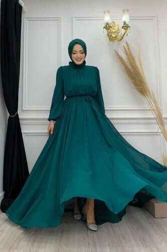 Halbhalsausschnitt, detaillierte Vorderseite, mehrlagiges, gefüttertes Chiffon-Abendkleid 4976 Smaragd 
