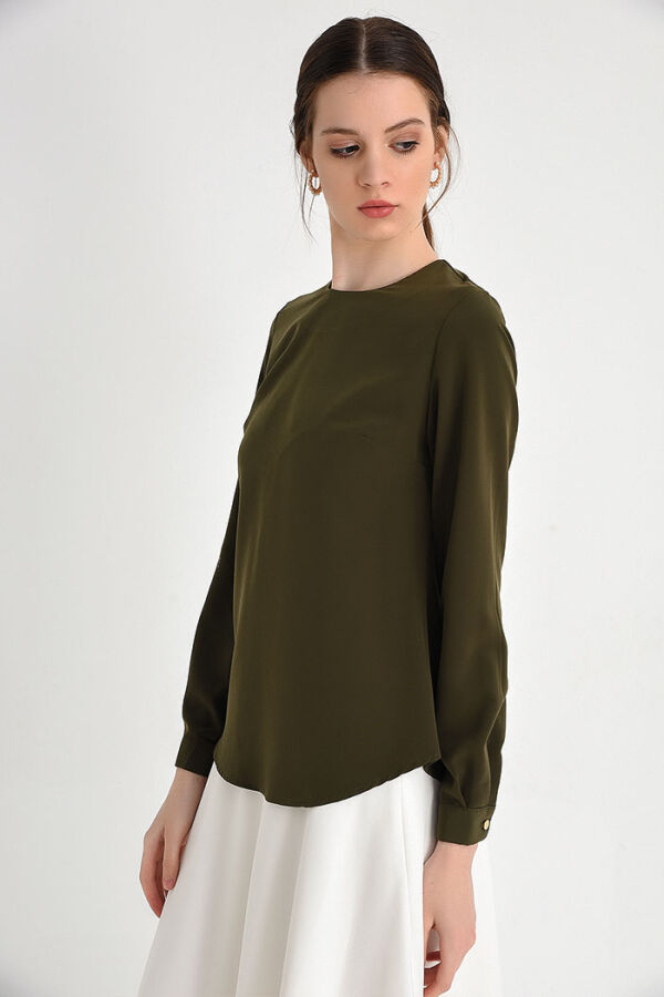 Kurze Unterwäschebluse mit geradem Rundhalsausschnitt und Manschettenknöpfen, 5298 Khaki - 6