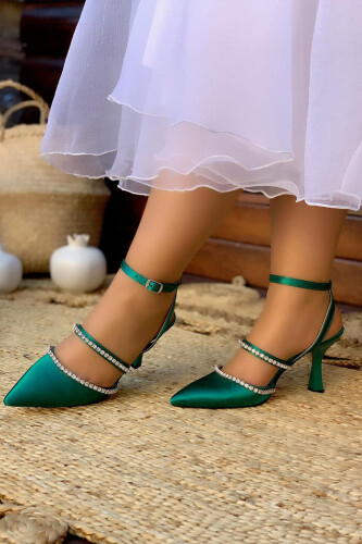 6546 Saten Taşlı Ayakkabı Zümrüt - Bym Fashion