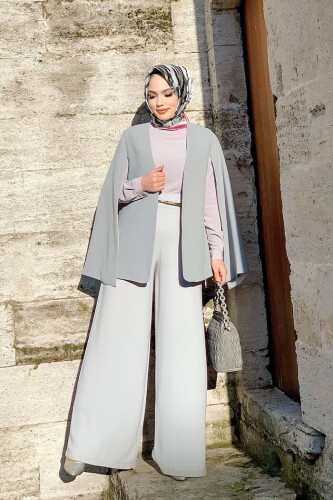 Gerade gefütterte Jacke im Cape-Ärmel-Look 7666 Grau - 2
