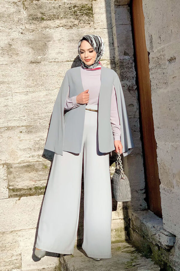 Gerade gefütterte Jacke im Cape-Ärmel-Look 7666 Grau - 2