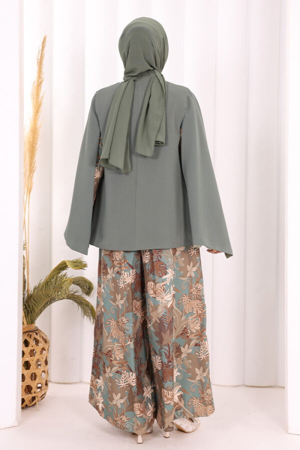 Gerade gefütterte Jacke im Cape-Ärmel-Look 7666 Mint - 5