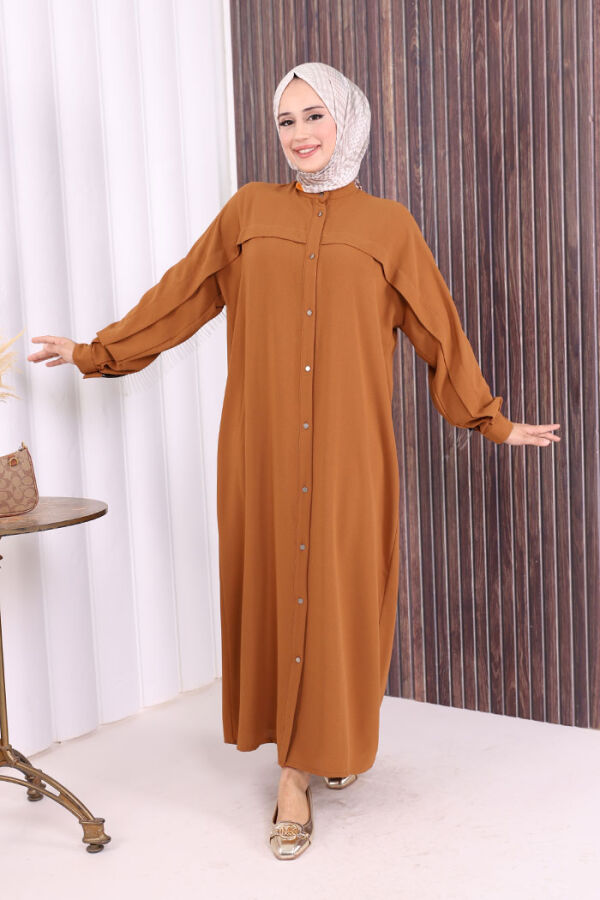 Воротник-летучая мышь на пуговицах с цепочкой на спине Abaya 7822 Taba - 2