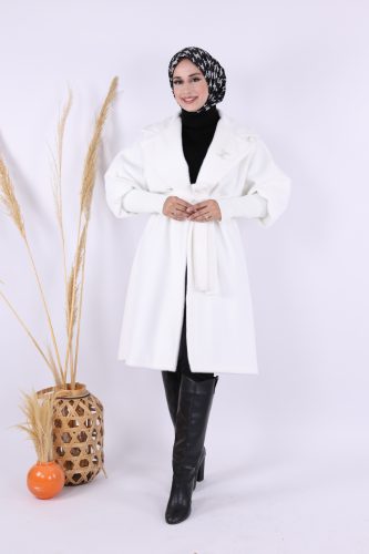 Bel Kuşaklı Yaka Taş Broş Detaylı Kaban 7874 Ekru - Bym Fashion