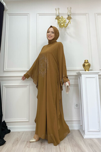 طقم سهرة بكاب بأكمام خفاش مطبّع بأحجار لامعة 8191 Tan - 7