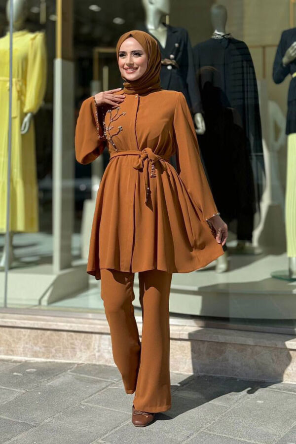 Taş İşleme Detaylı Kuşaklı Tunik ve Pantolonlu Takım 8432 Taba - 1