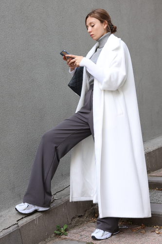 Bel Kuşaklı Yaka Taş Broş Detaylı Uzun Kaban 7923 Ekru - Bym Fashion