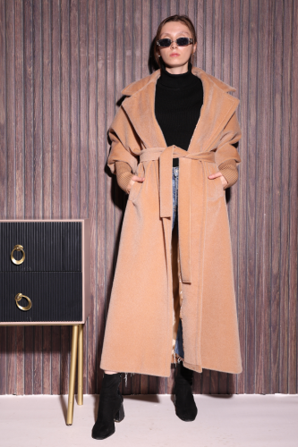 Bel Kuşaklı Yaka Taş Broş Detaylı Uzun Kaban 7923 Vizon - Bym Fashion