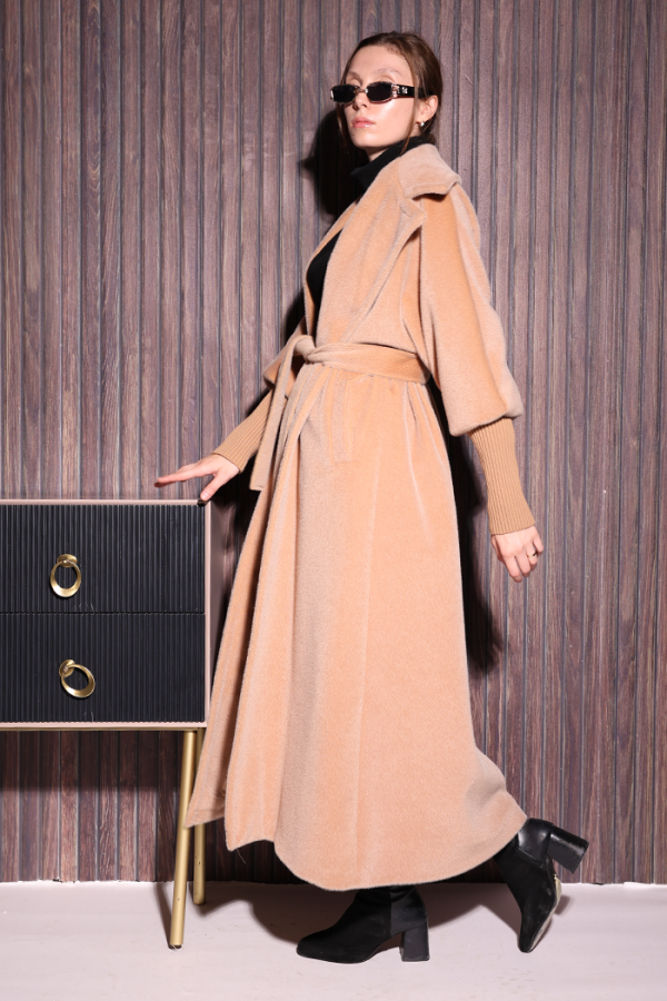 Bel Kuşaklı Yaka Taş Broş Detaylı Uzun Kaban 7923 Vizon - 3