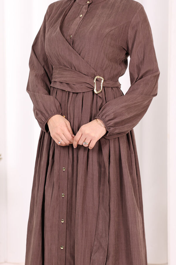 Broş Detaylı Boydan Düğmeli Elbise 7059 Kahverengi - 6