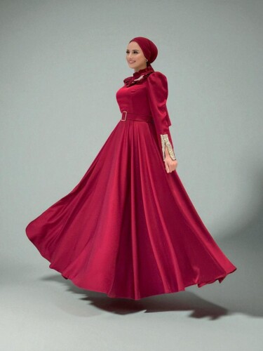 Fırfırlı Taş Detaylı Kemer Aksesuarlı Saten Abiye Elbise 1155 Bordo - Bym Fashion