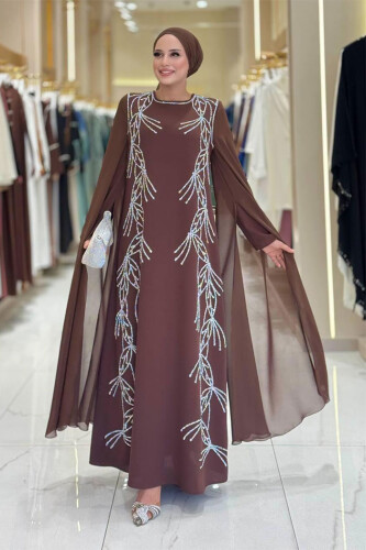 Kolları Pelerinli Taş Detaylı Abiye Elbise 3958 Kahverengi - Bym Fashion
