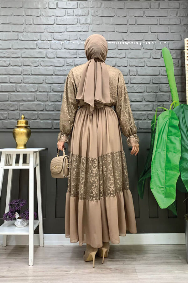 Ön Kısım Düğmeli Dantel Görünümlü Şifon Elbise 3781 Vizon - 6