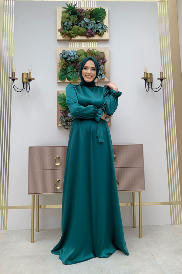 Abendkleid aus schlichtem Satin mit Taillenschärpendetail 3791 Smaragd - 4