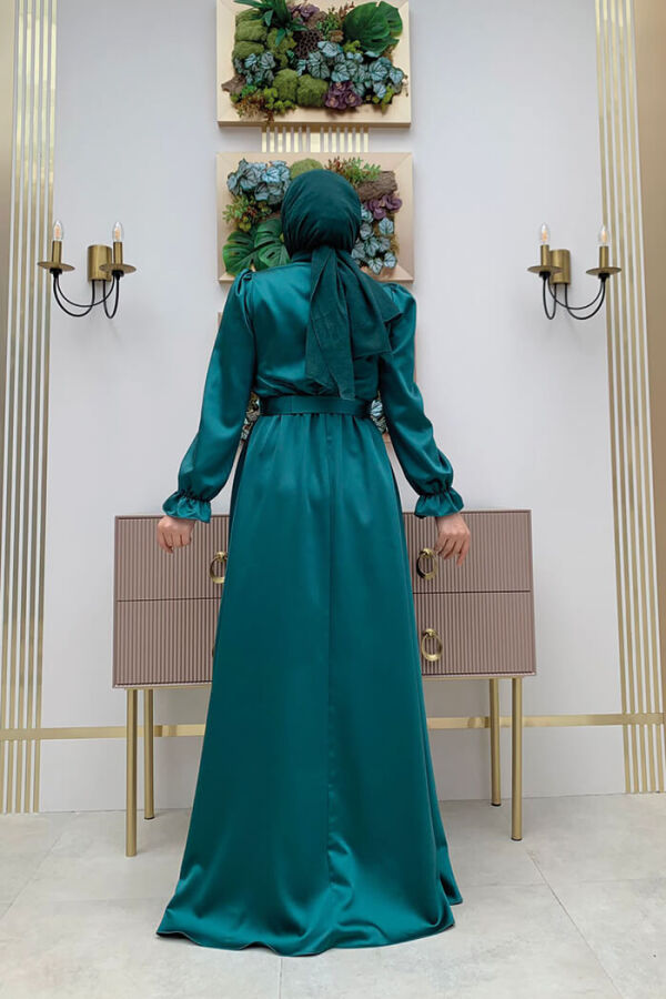 Abendkleid aus schlichtem Satin mit Taillenschärpendetail 3791 Smaragd - 6